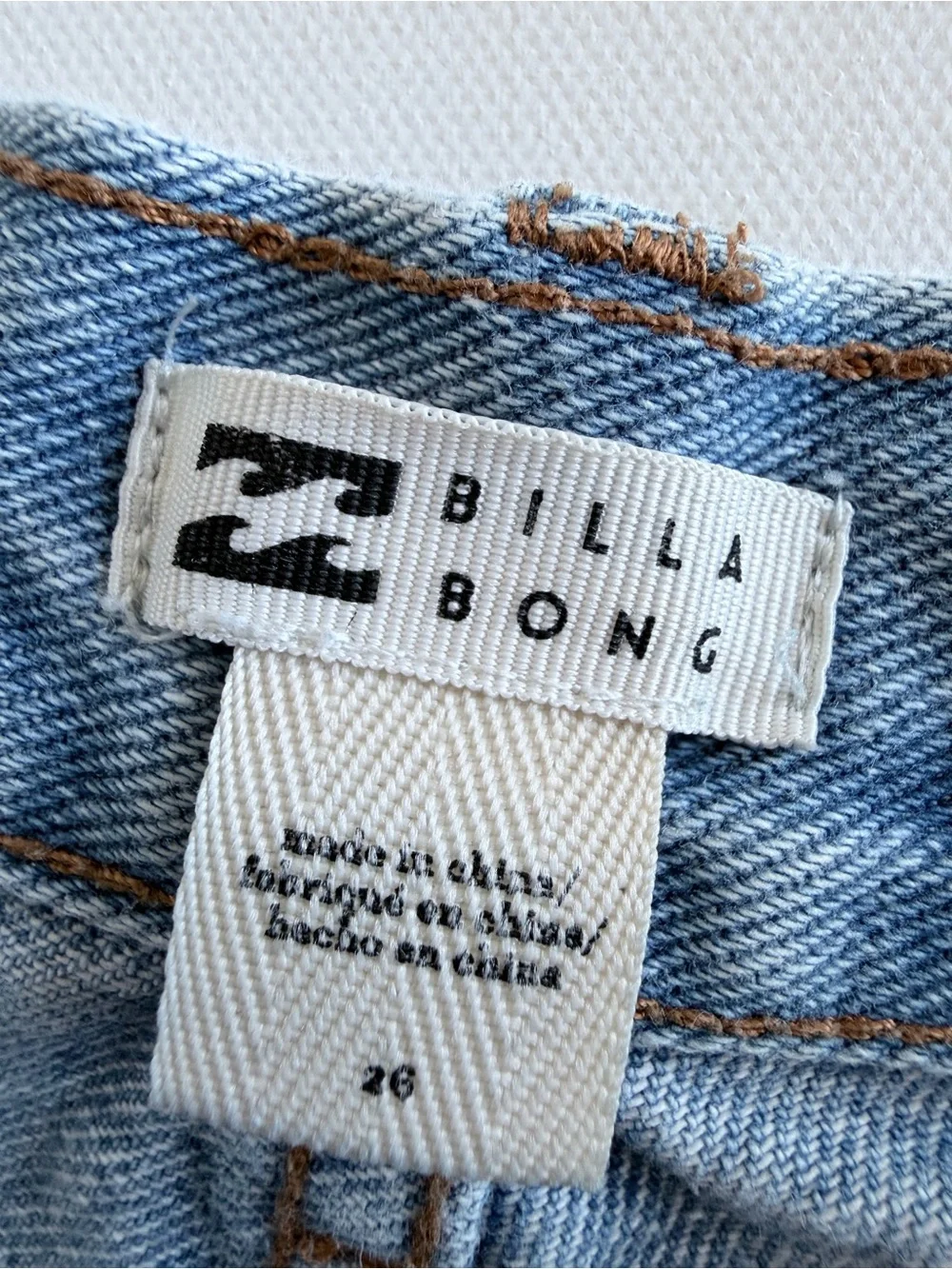 Billabong Distressed Denim Cutoff Shorts 26 Light Wash Cheeky 100% Cotton